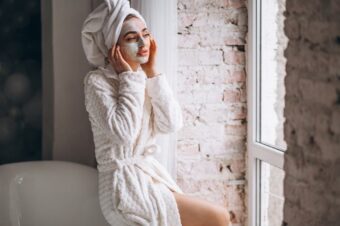 Cele mai ieftine halate de baie pufoase pentru femei disponibile la magazinele online