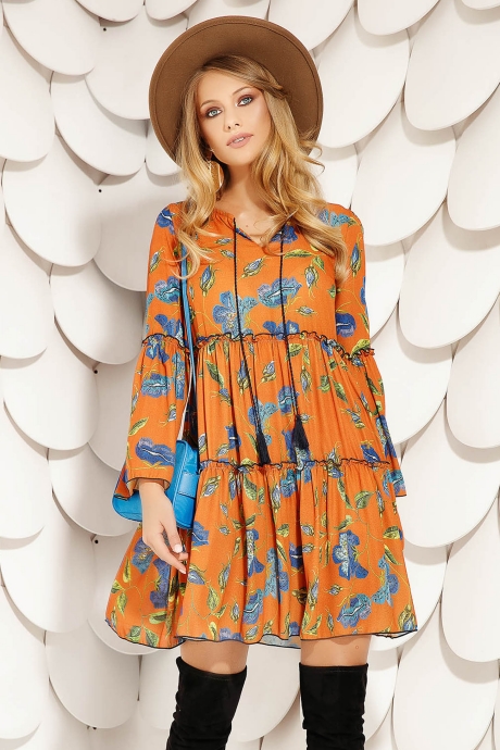 Rochie Fofy caramizie scurta de zi cu croi larg din material vaporos cu maneci lungi tip clopot si imprimeu floral