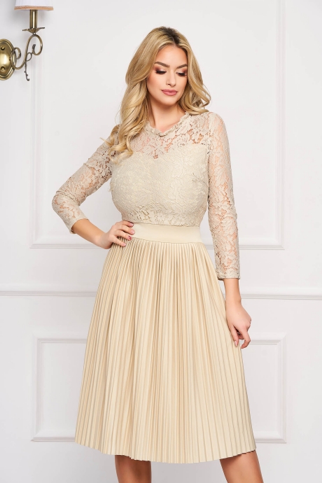 Rochie SunShine crem midi de ocazie din dantela in clos cu elastic in talie si pliuri de material