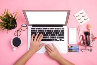 2 magazine online preferate din afara tarii de la care imi cumpar haine si cosmetice
